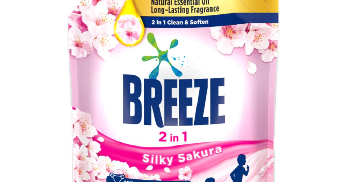 Breeze Detergent Liquid 2 in 1 Silky Sakura Refill (3.2kg)